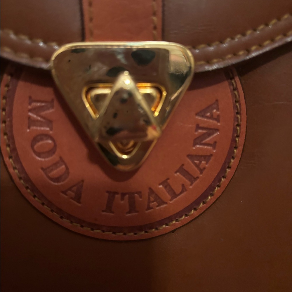 MODA ITALIANA CARMEL COLORED MESSENGER BAG - Picture 3 of 6